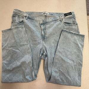 Abercrombie & Fitch Ultra High Rise The '90s Straight Curve Love Jeans 37x24